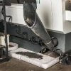 Anwendung von SKANDI KRAFT Ölbindemitteln in einer Werkstatt