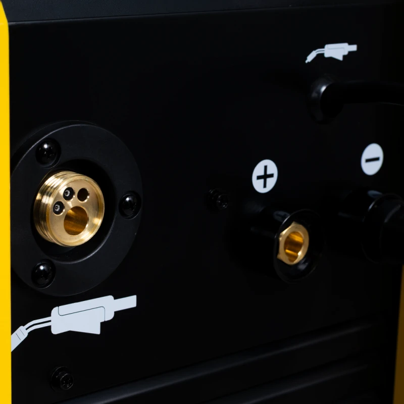 MAGNUM MIG 420-W Dual Puls Synergie - Steckdosen